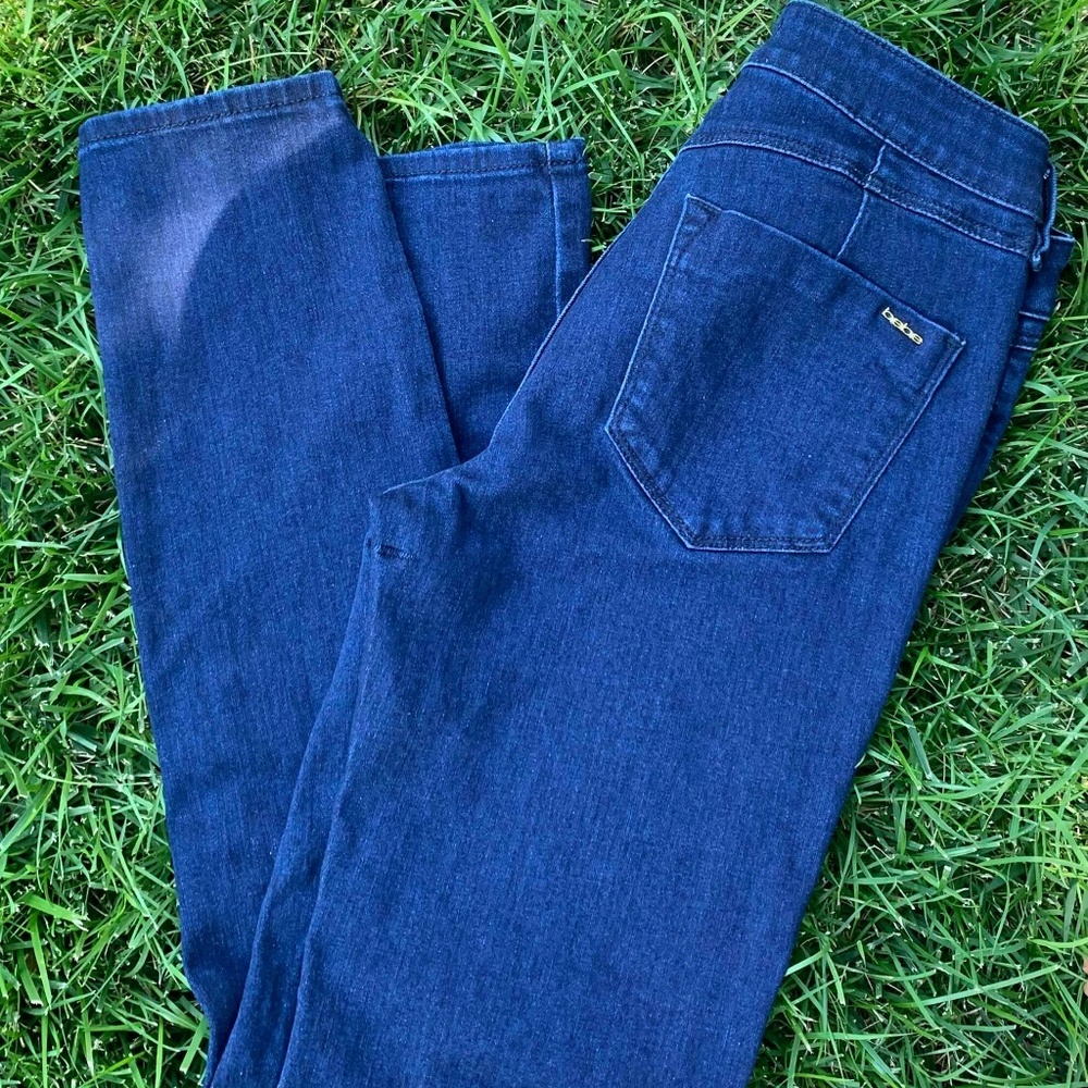 BEBE SKINY ANKLE JEANS